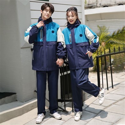 Personalização de símbolos culturais uniformes escolares